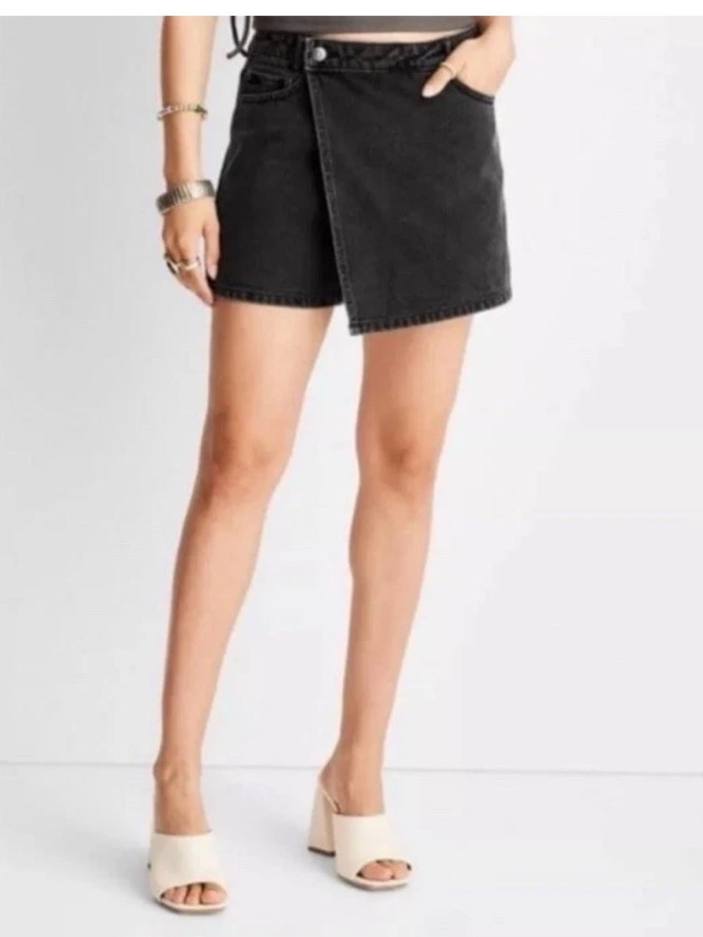 Future Collective Alani Noelle Black Denim Skort Mini Women’s Size 6